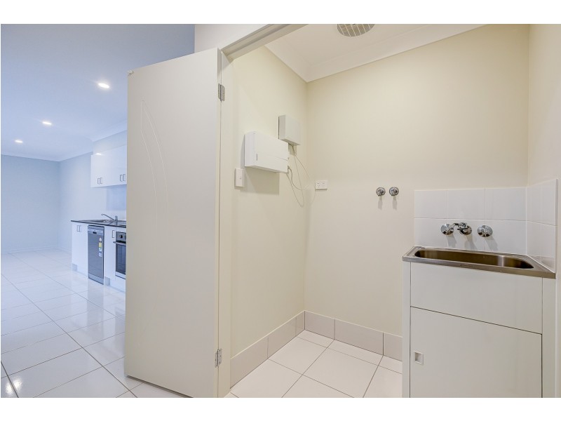 2/13 Seaford Street, Pimpama QLD 4209