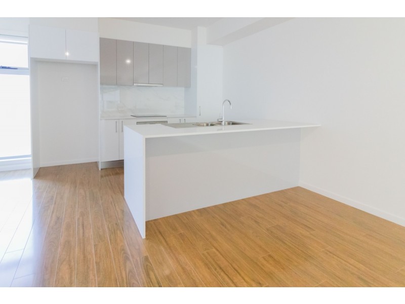 6/126 Eugaree Street, Southport QLD 4215