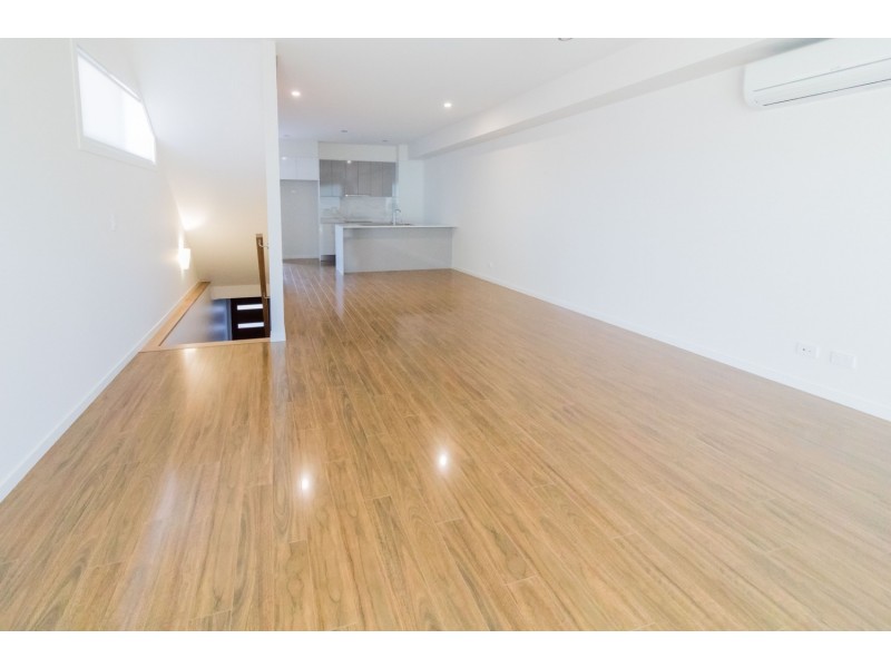 6/126 Eugaree Street, Southport QLD 4215