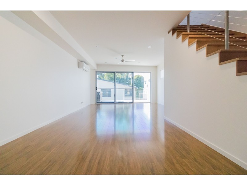 6/126 Eugaree Street, Southport QLD 4215