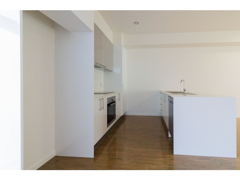 6/126 Eugaree Street, Southport QLD 4215