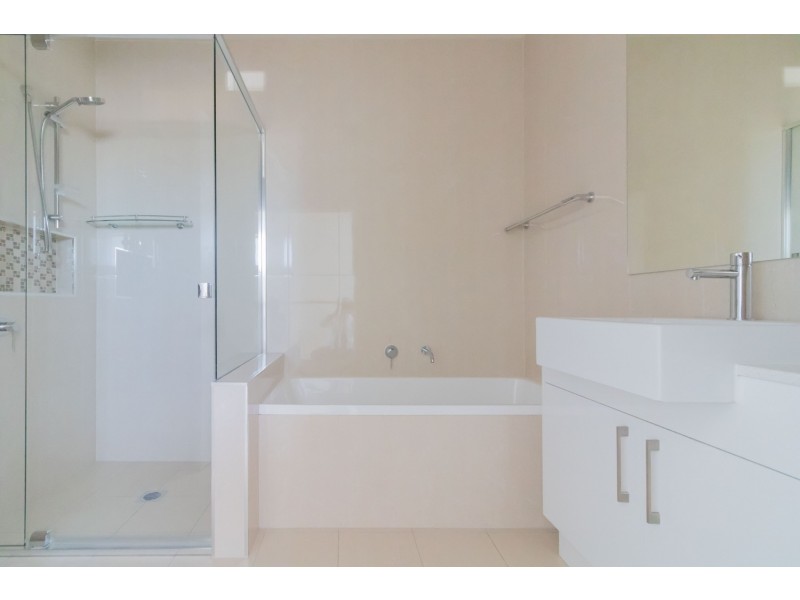 6/126 Eugaree Street, Southport QLD 4215