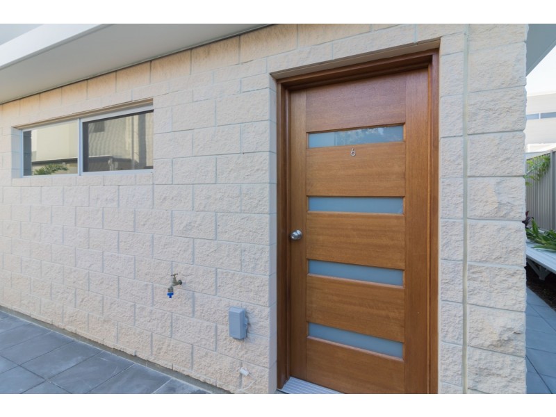 6/126 Eugaree Street, Southport QLD 4215