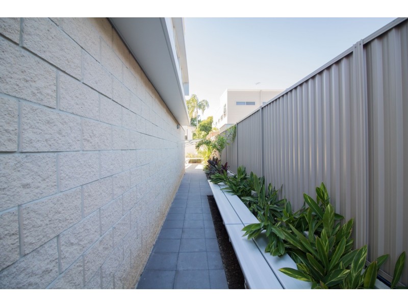 6/126 Eugaree Street, Southport QLD 4215