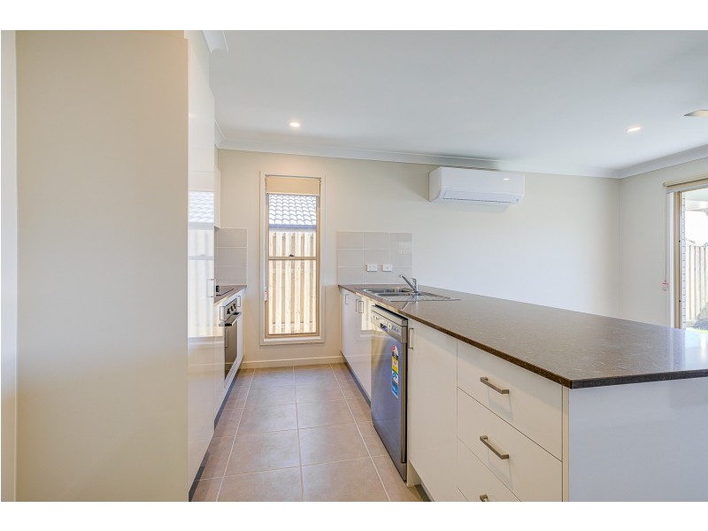 27 Barley Street, Park Ridge QLD 4125