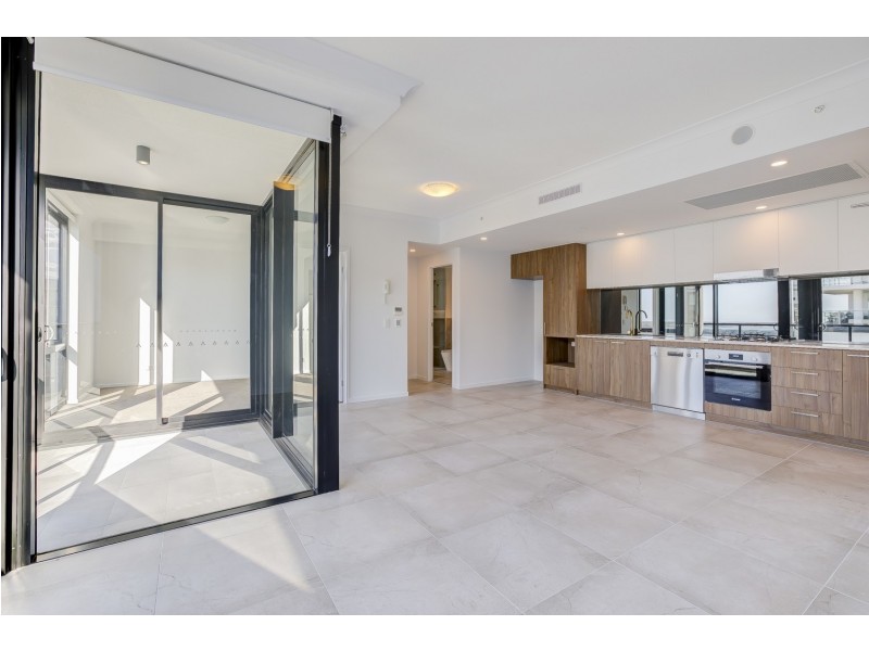 1109/372 Marine Parade, Labrador QLD 4215