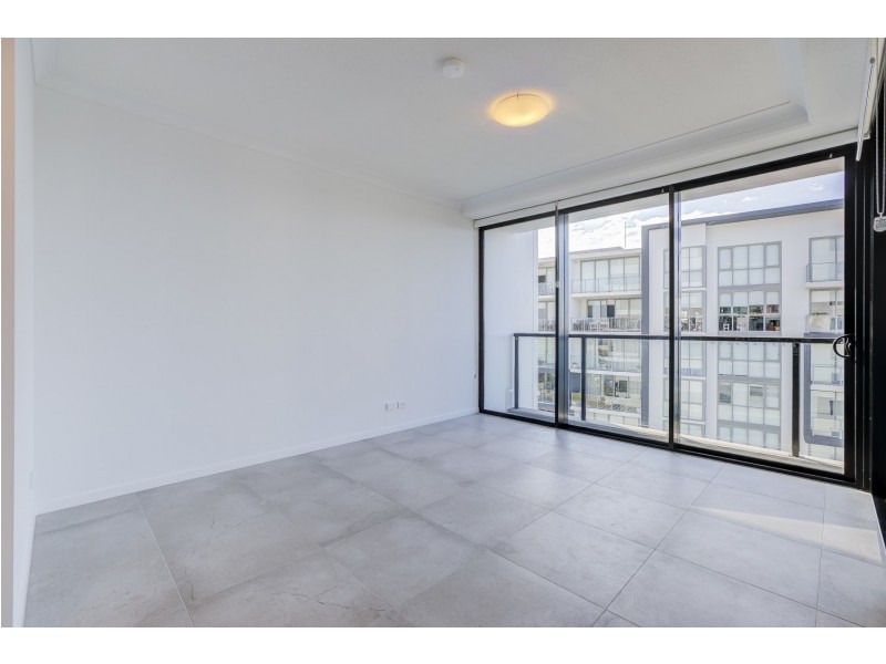 1109/372 Marine Parade, Labrador QLD 4215