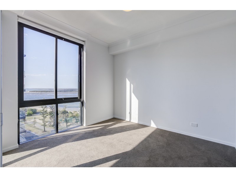 1109/372 Marine Parade, Labrador QLD 4215