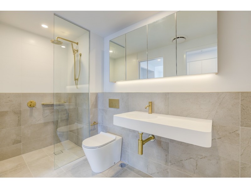 1109/372 Marine Parade, Labrador QLD 4215