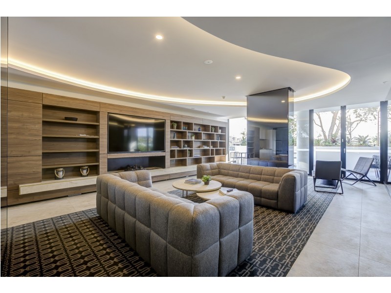 1109/372 Marine Parade, Labrador QLD 4215