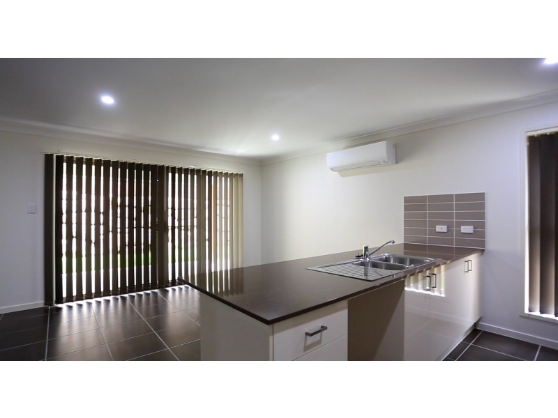 35 Woodrose Circuit, Pimpama QLD 4209