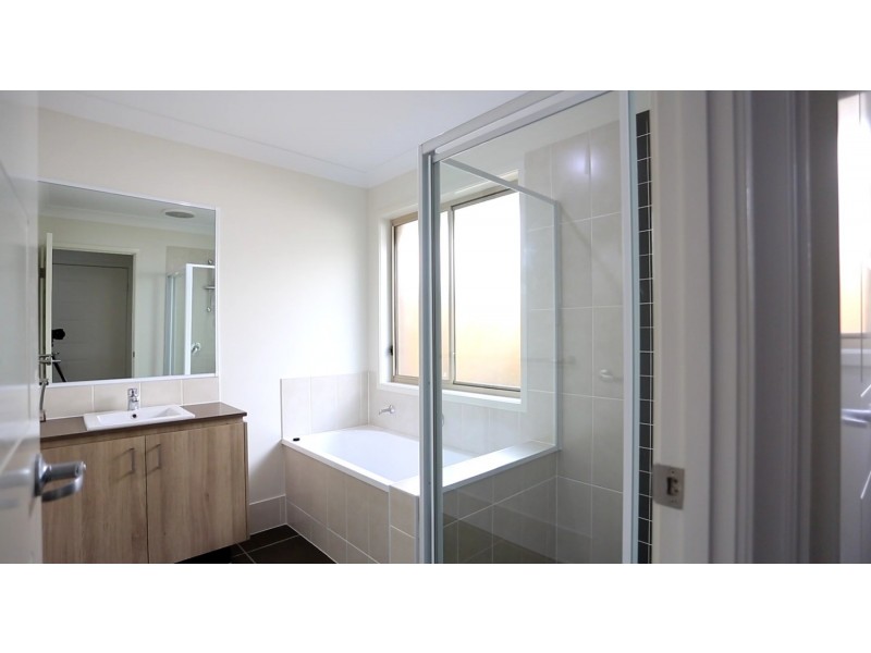 35 Woodrose Circuit, Pimpama QLD 4209