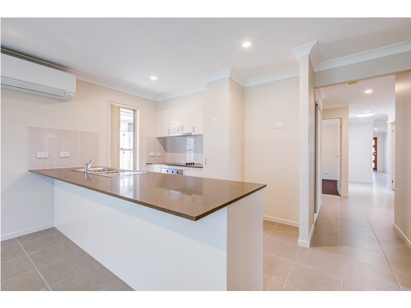 6 Barnyard Drive, Park Ridge QLD 4125