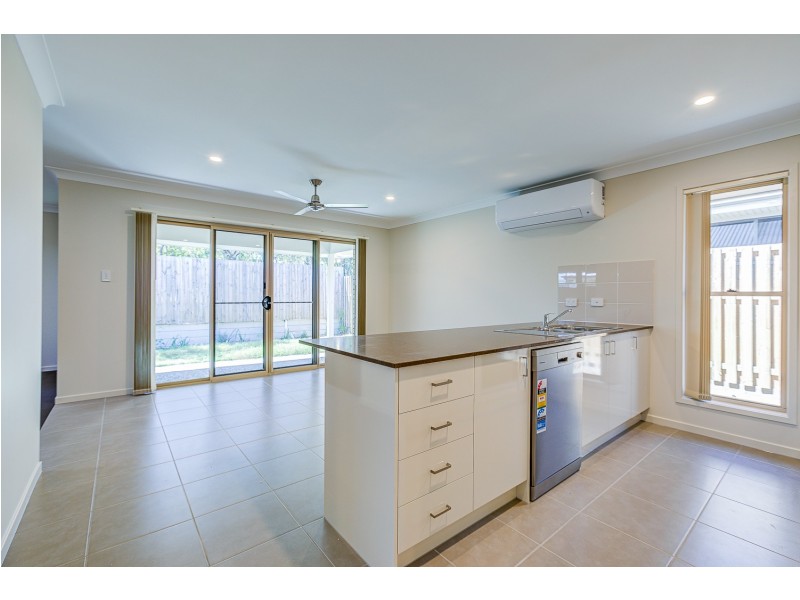 6 Barnyard Drive, Park Ridge QLD 4125