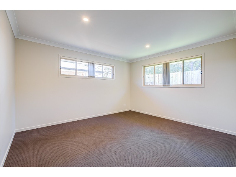 6 Barnyard Drive, Park Ridge QLD 4125