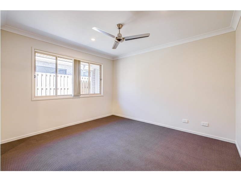 6 Barnyard Drive, Park Ridge QLD 4125