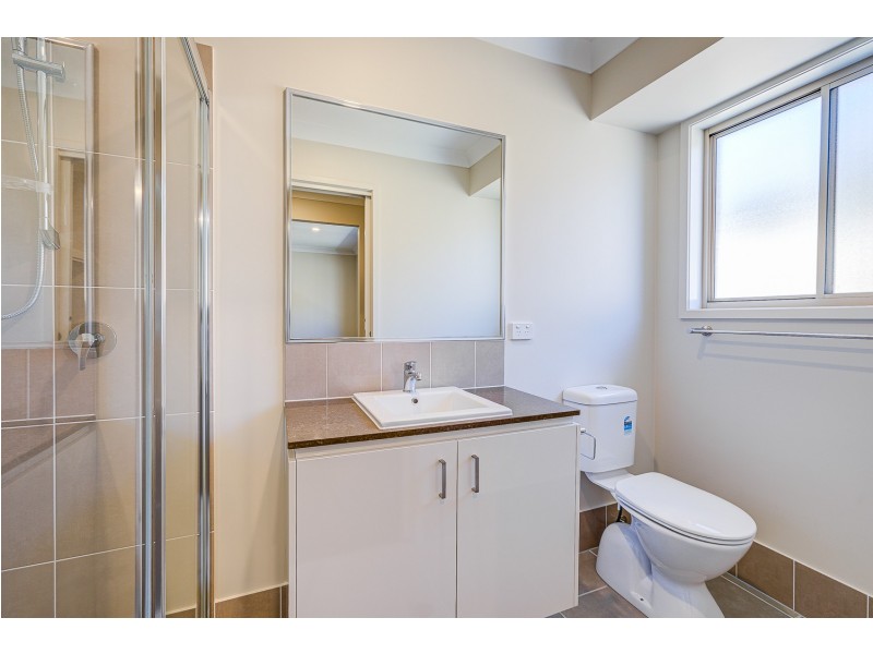 6 Barnyard Drive, Park Ridge QLD 4125