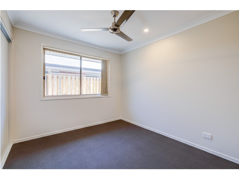 6 Barnyard Drive, Park Ridge QLD 4125