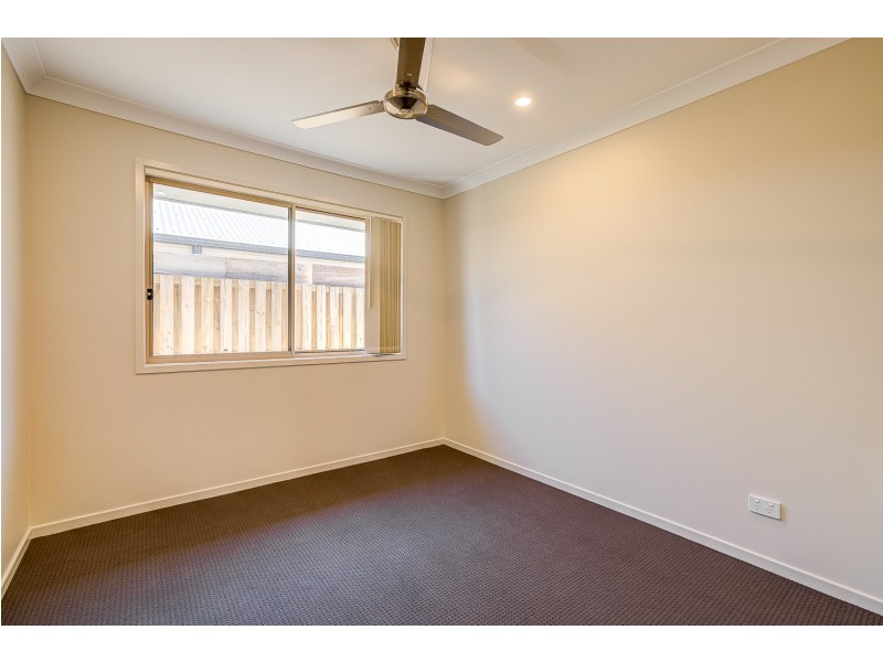 6 Barnyard Drive, Park Ridge QLD 4125