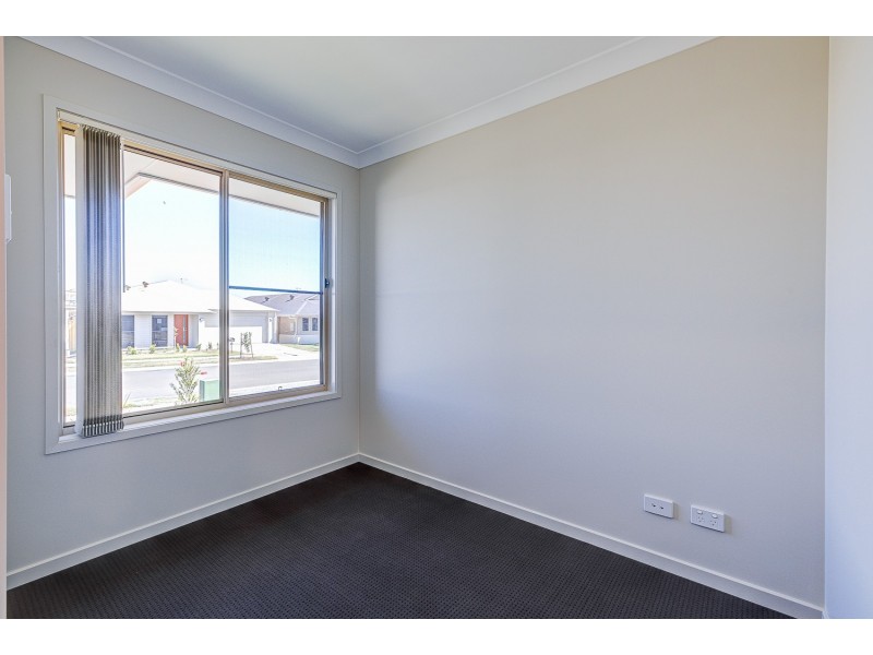 6 Barnyard Drive, Park Ridge QLD 4125