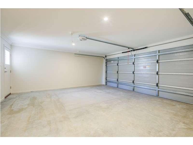 6 Barnyard Drive, Park Ridge QLD 4125