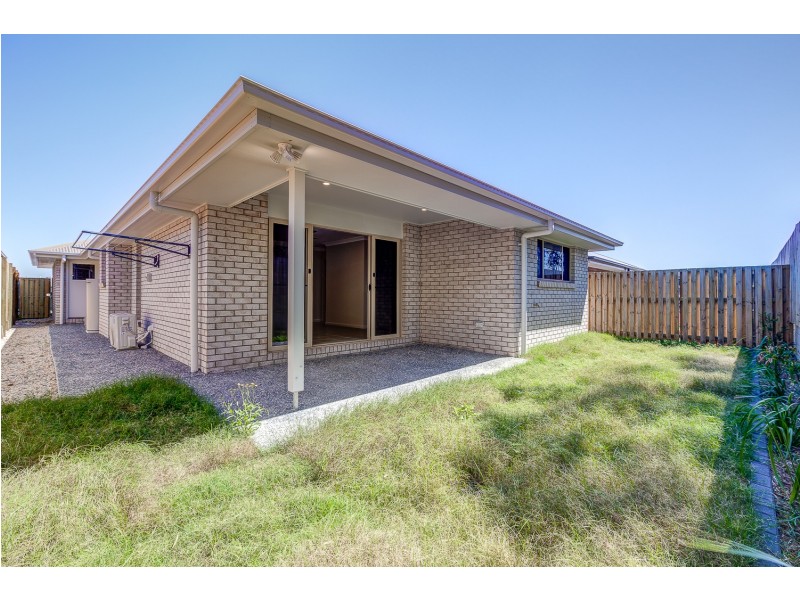 6 Barnyard Drive, Park Ridge QLD 4125