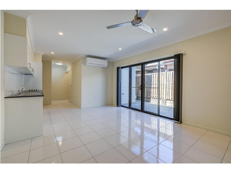 2/5 Merino Street, Park Ridge QLD 4125