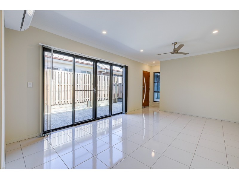 2/5 Merino Street, Park Ridge QLD 4125