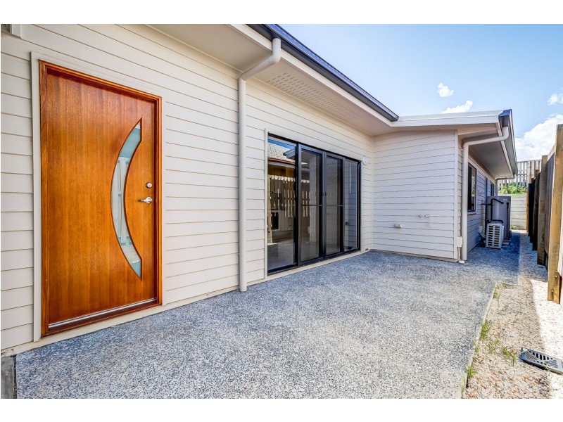 2/5 Merino Street, Park Ridge QLD 4125