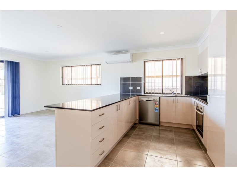 8 Zhang Street, Holmview QLD 4207