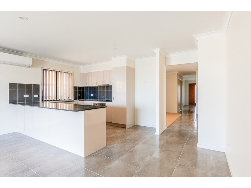 8 Zhang Street, Holmview QLD 4207