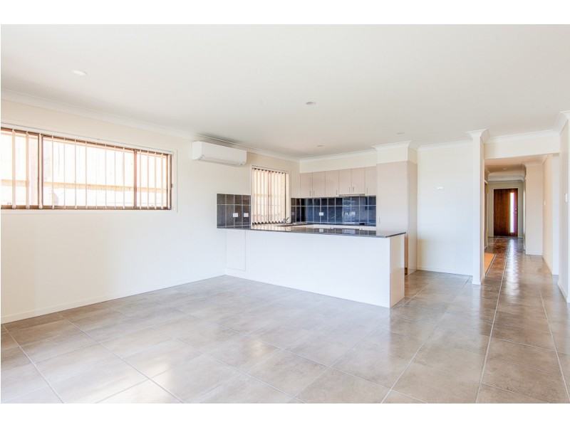 8 Zhang Street, Holmview QLD 4207