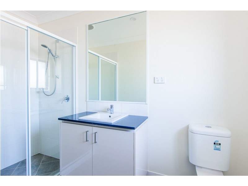 8 Zhang Street, Holmview QLD 4207