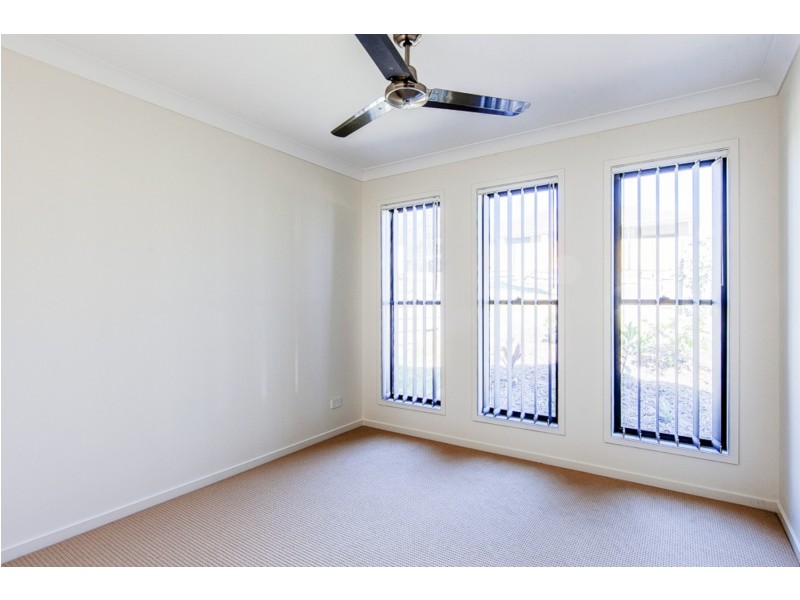 8 Zhang Street, Holmview QLD 4207