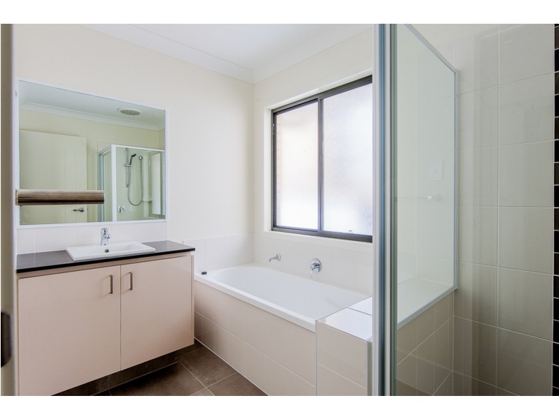 8 Zhang Street, Holmview QLD 4207