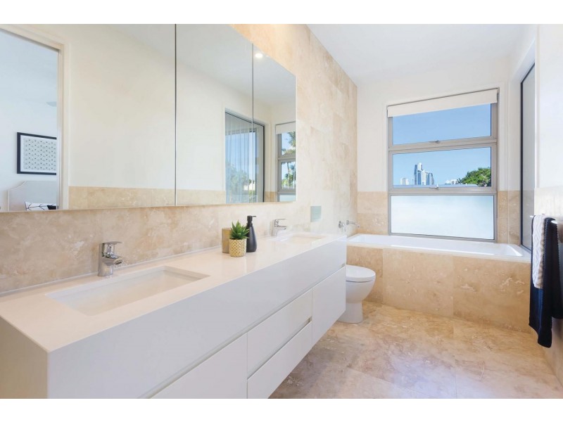 2/147 Racecourse Drive, Bundall QLD 4217