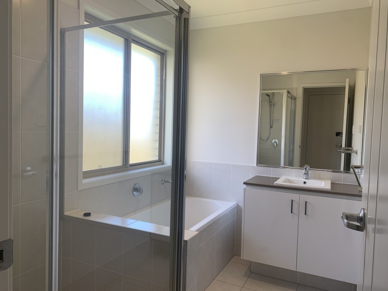 9 Flowers Drive, Coomera QLD 4209