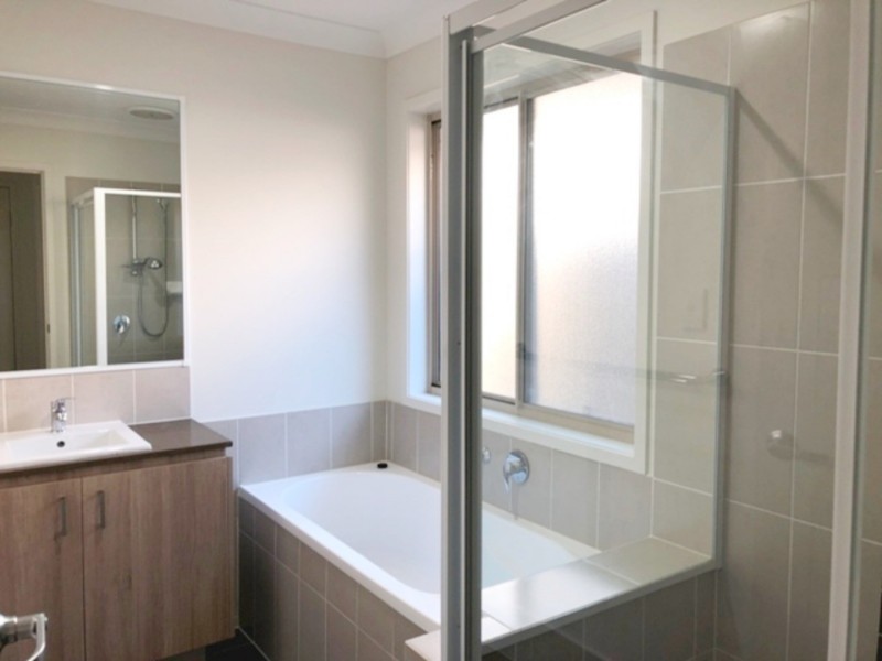 5 Milbrook Crescent, Pimpama QLD 4209
