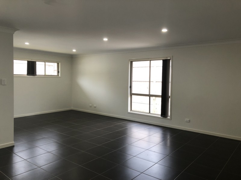 17 Percy Earl Crescent, Pimpama QLD 4209