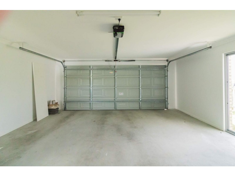 15 Damian Leeding Way, Upper Coomera QLD 4209