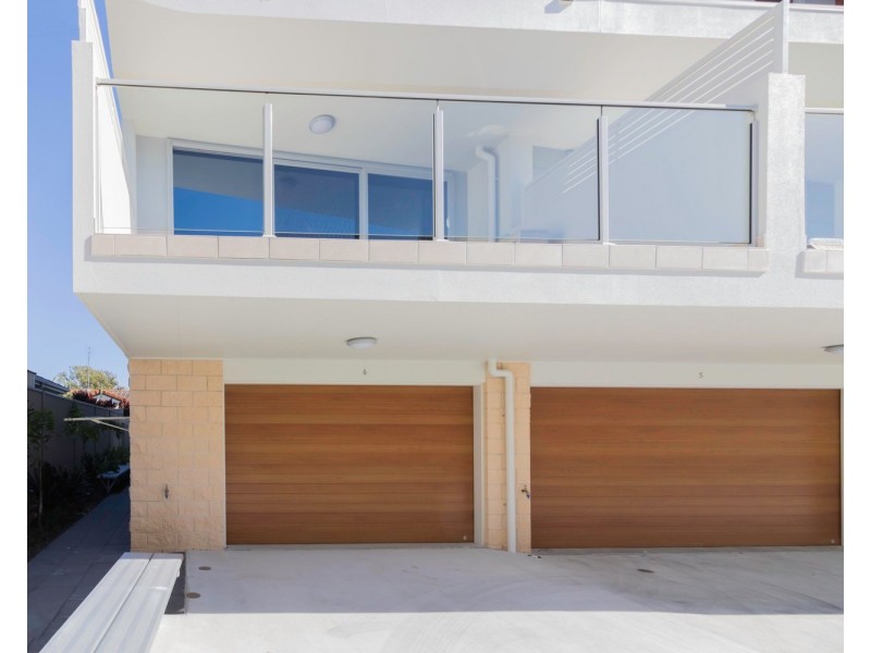 6/126 Eugaree Street, Southport QLD 4215