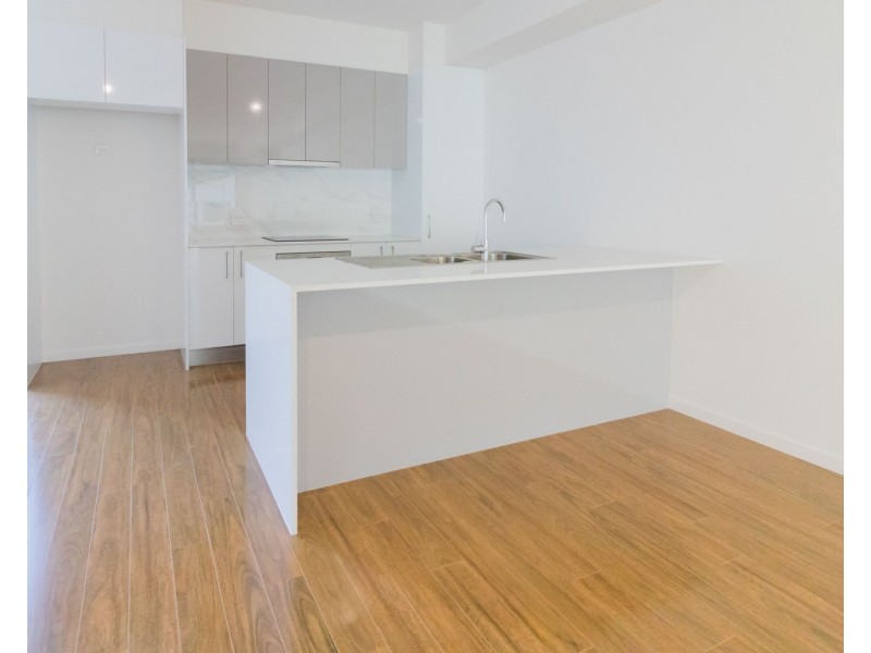 6/126 Eugaree Street, Southport QLD 4215