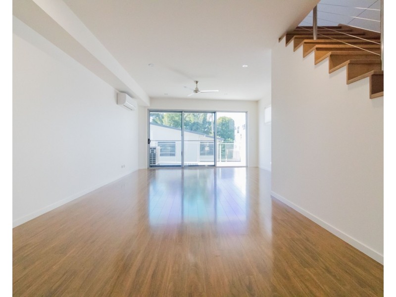 6/126 Eugaree Street, Southport QLD 4215