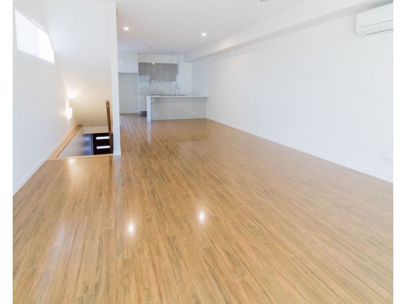 6/126 Eugaree Street, Southport QLD 4215