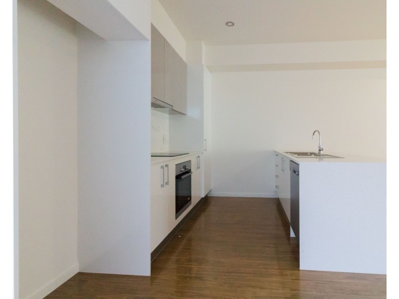 6/126 Eugaree Street, Southport QLD 4215