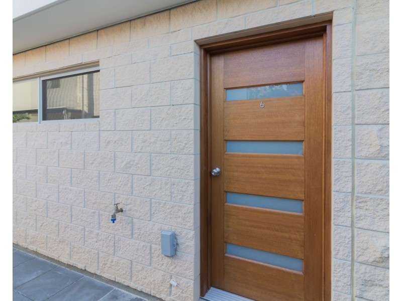 6/126 Eugaree Street, Southport QLD 4215