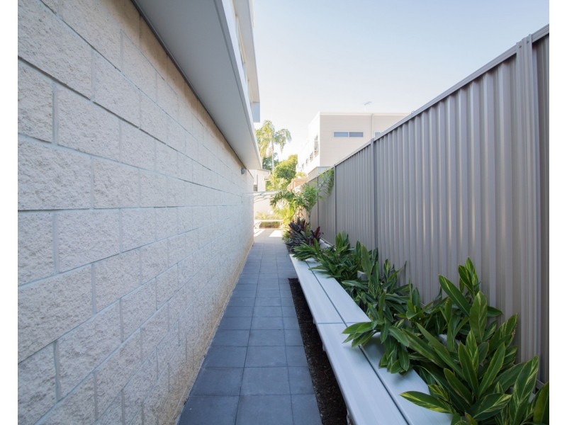 6/126 Eugaree Street, Southport QLD 4215