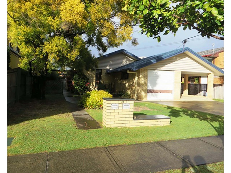 2/10 Errol Avenue, Paradise Point QLD 4216