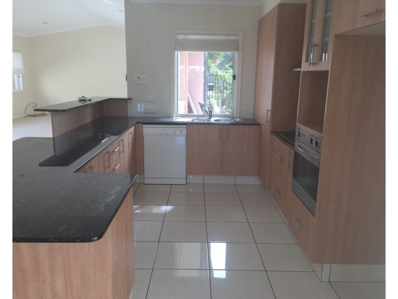 557 Oyster Cove Promenade, Helensvale QLD 4212