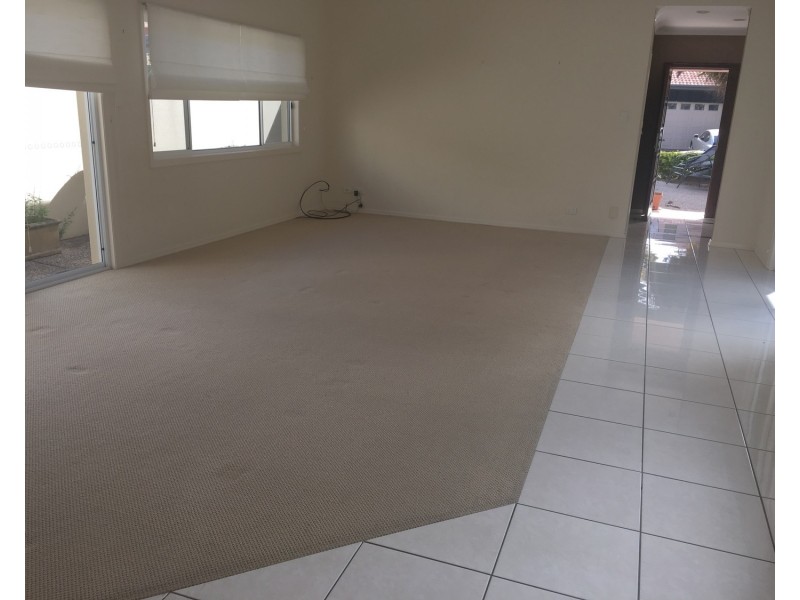 557 Oyster Cove Promenade, Helensvale QLD 4212